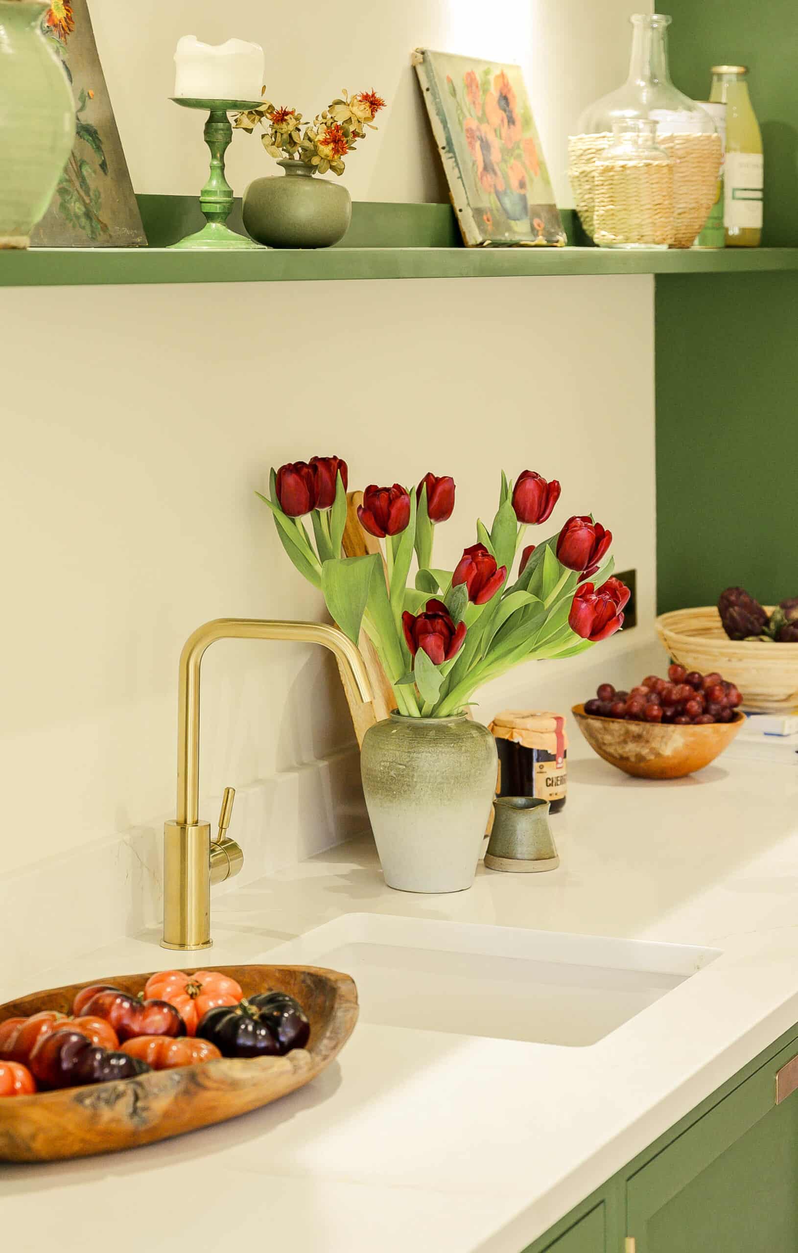 kitchen with white worktop decorated with red roses in a textured vase for home staging